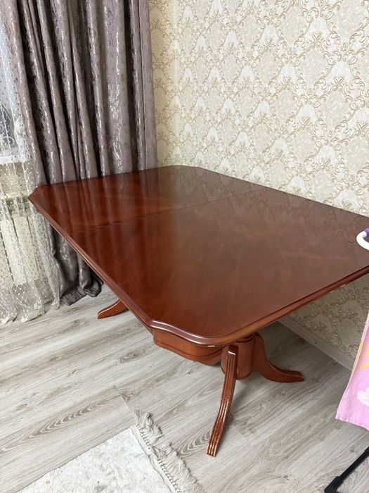 Стол гостиный из дерева