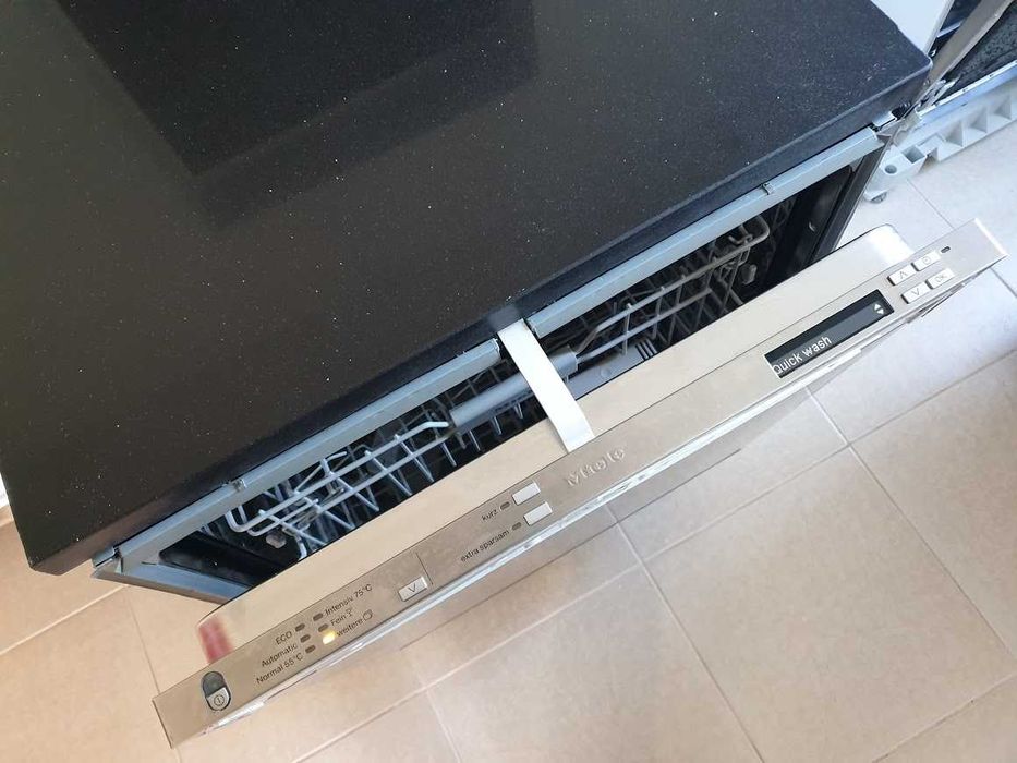 XXL Съдомиялна Miele - Auto Open - 14 Комплекта - Пълно Вграждане 60см