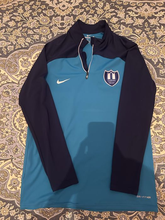 Футболный костюм