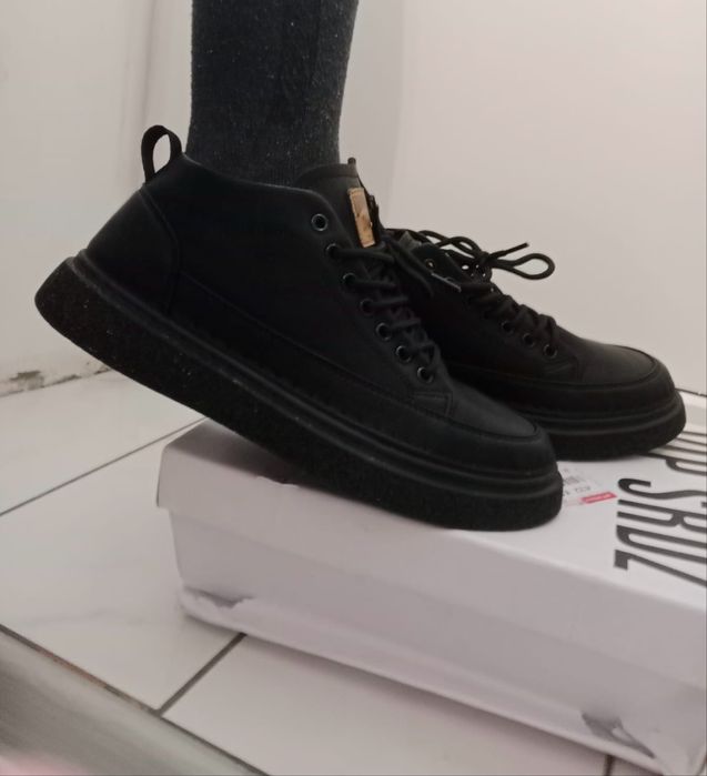 продам зимний обувь мужской