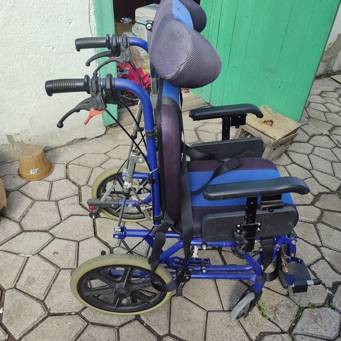 Продам инвалидную коляску