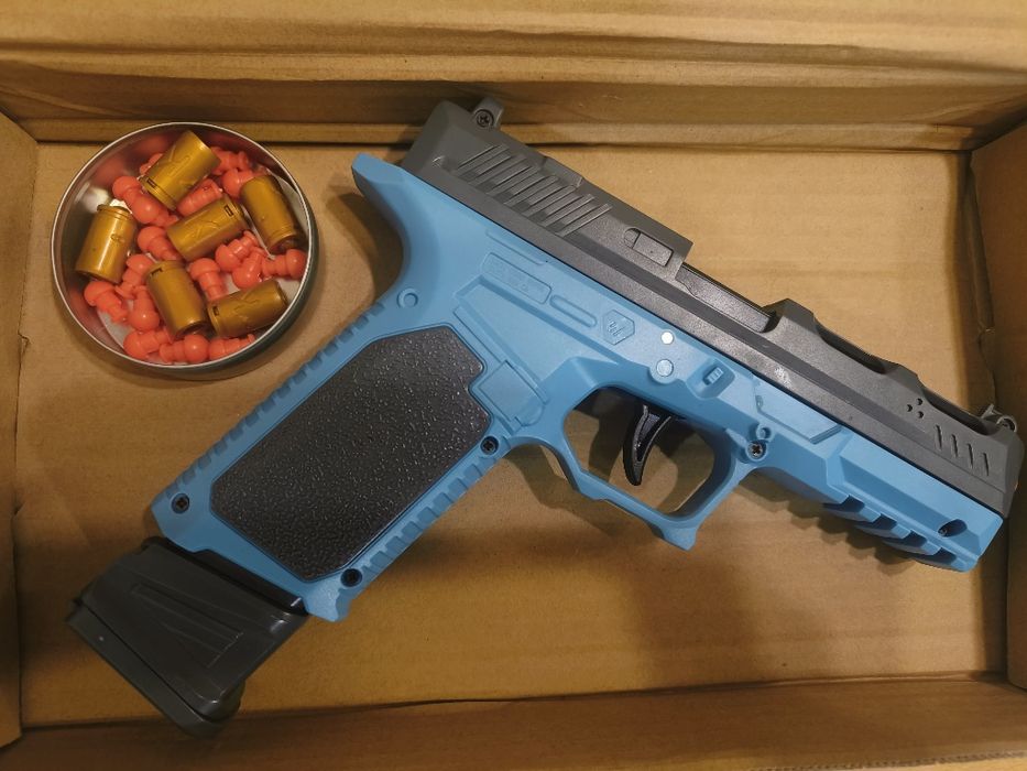 Детски пистолет . Увлекателна играчка за малко по големи деца