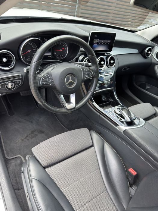 Mercedes-Benz C220