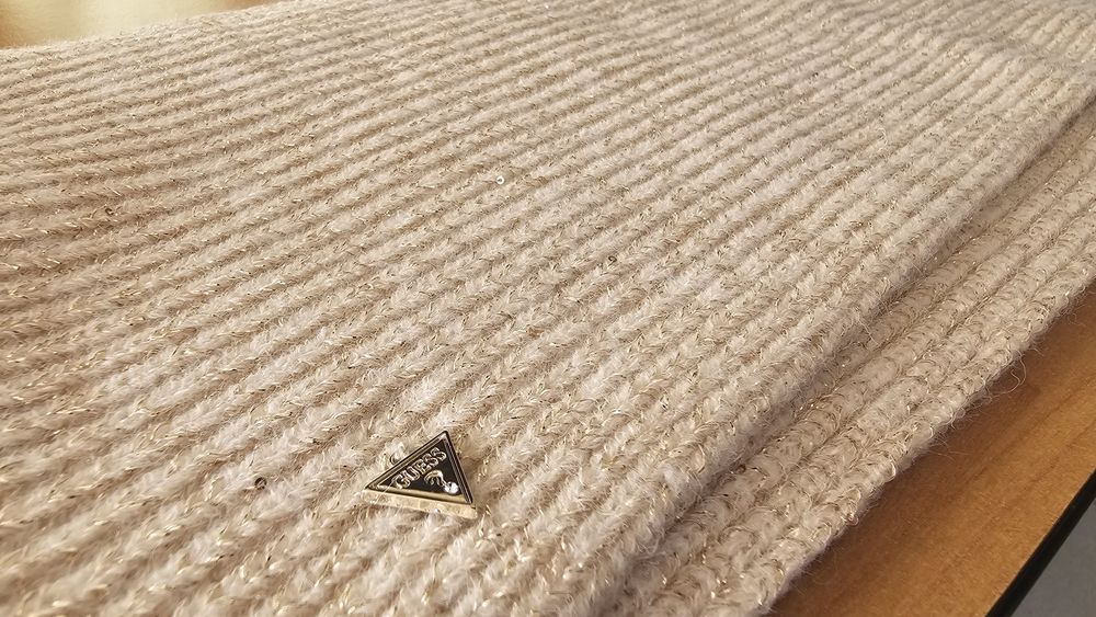 Шал и ръкавици Guess (оригинални)