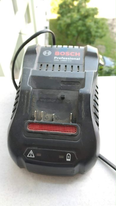 Винтоверт Bosch GSR professional  комплект батерия и зарядно  150