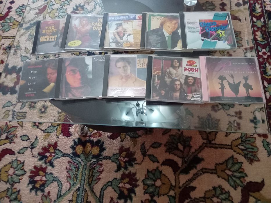 Vand cd-uri originale