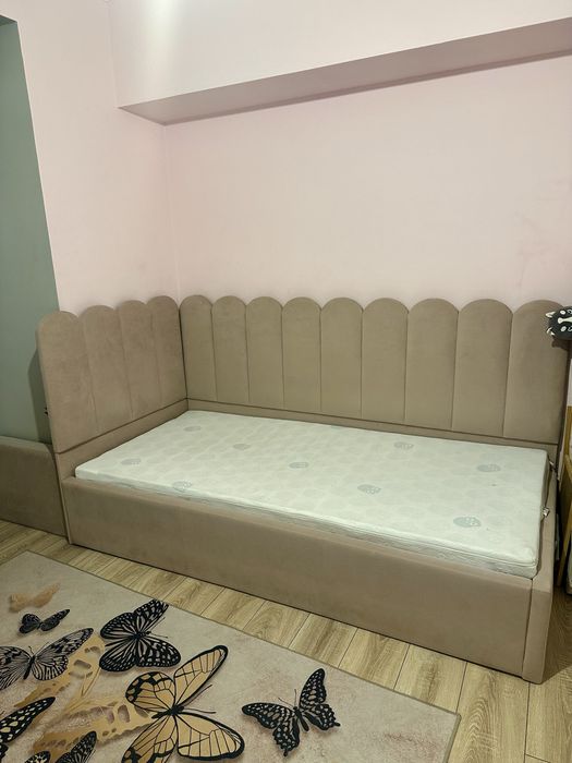 Продам кровать в детскую комнату.