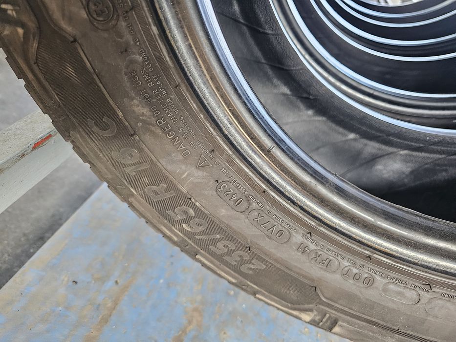 235/65R16 C Michelin DOT 2023