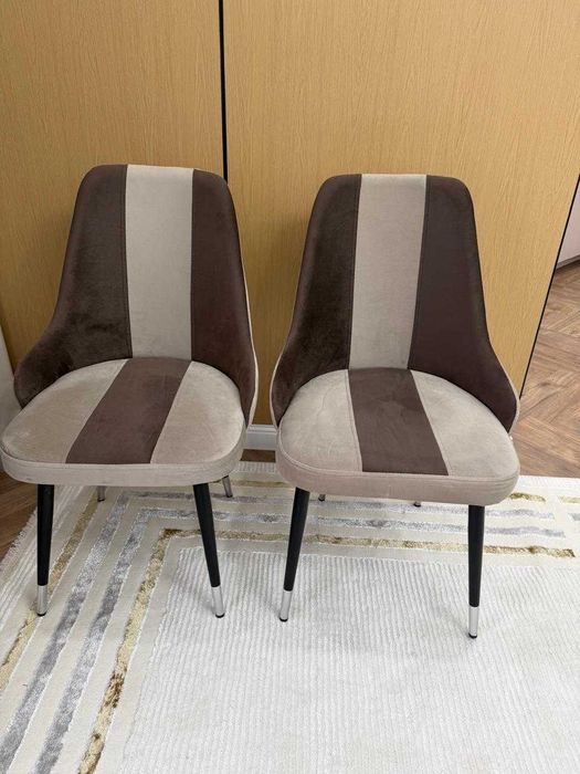 Обеденный стол со стульями