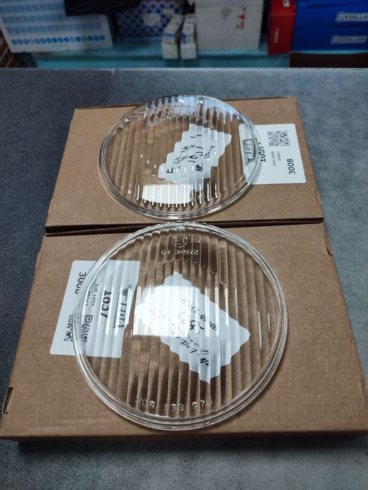 Стекла фар BMW E34 новые Тайвань