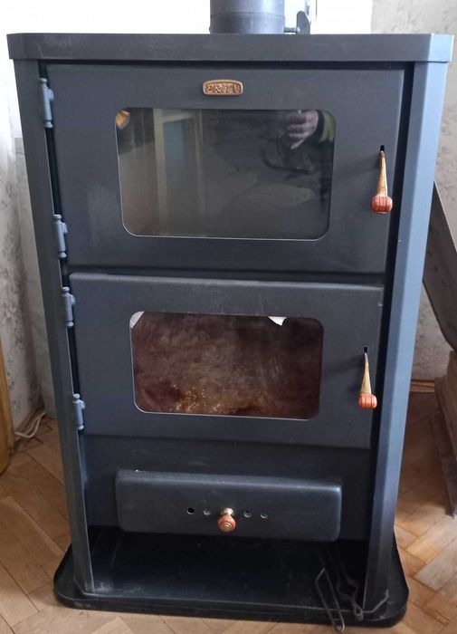 Kамина на дърва с фурна от серията Prity FM