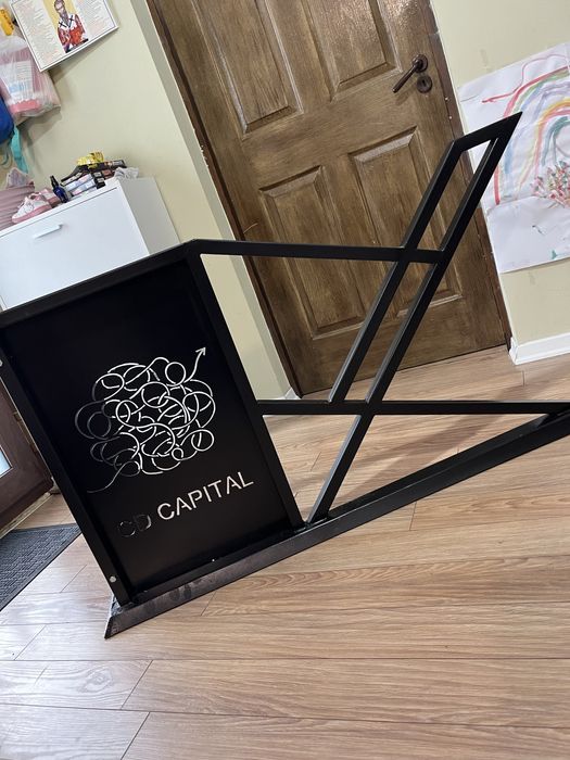 Birou stil indistrial cu logo din tabla debitata laser personalizabil