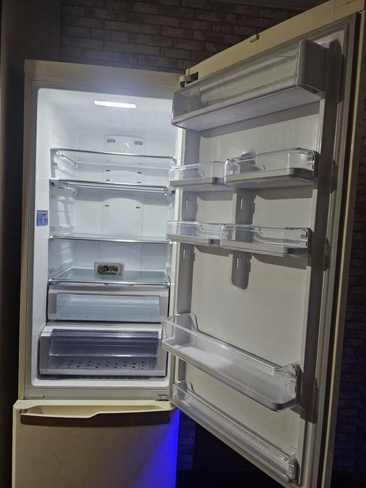 Продам холодильник Samsung NO Frost
