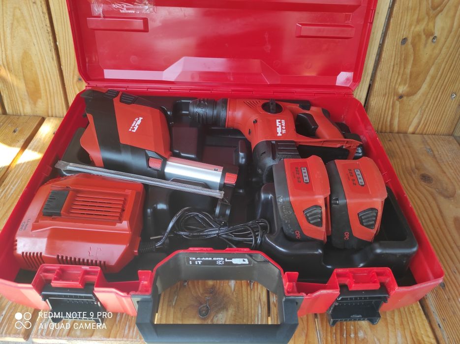 Hilti rotopercutor pe acumulatori cu aspirator.