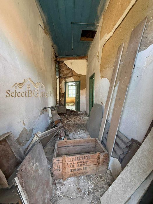 Къща с голям двор в село Руня / обл. Габрово