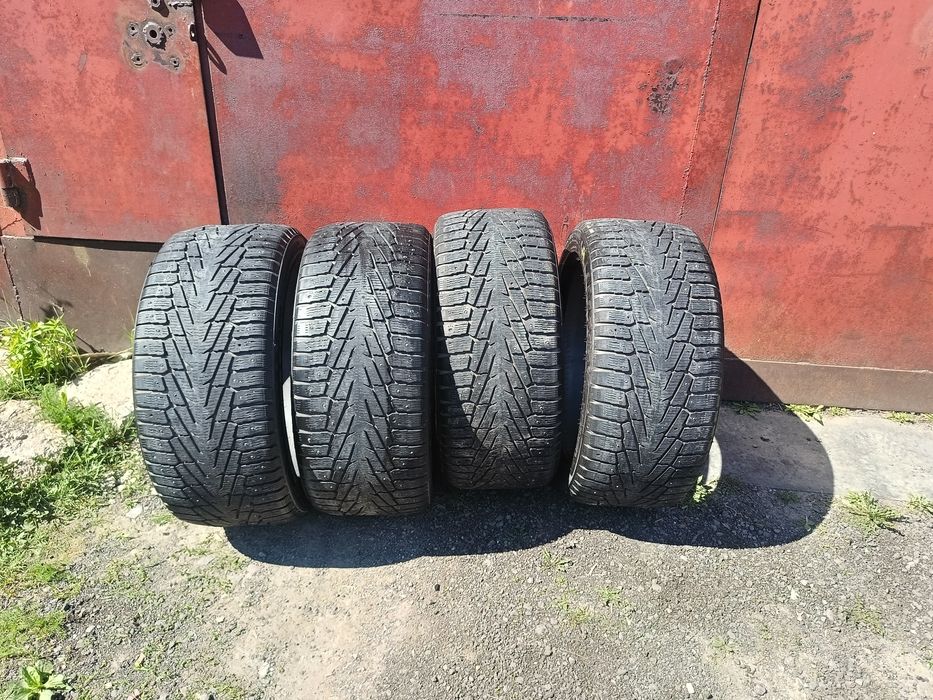 Шины зимние Б/У  295/40 R21