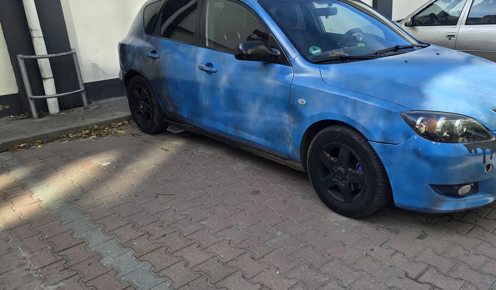 Mazda 3 2005       de vanzare valabil si de folosit pt rabla