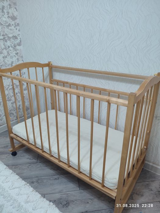 Кроватка с матрасом