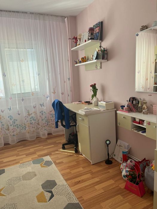 Dormitor tineret complet – 5 piese, stare bună.