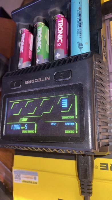 Incarcator universal NITECORE SC4