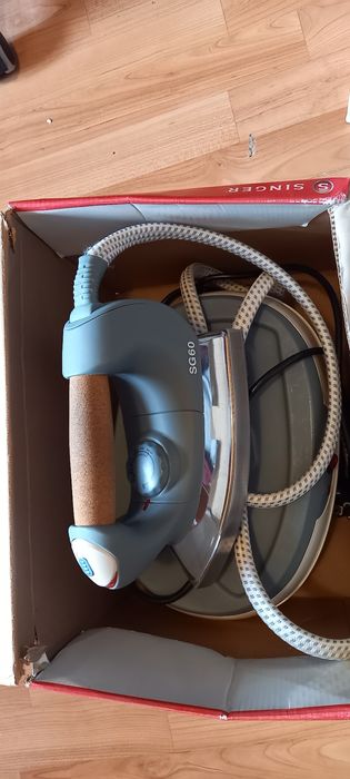 Fier de călcat cu aburi cu rezervor