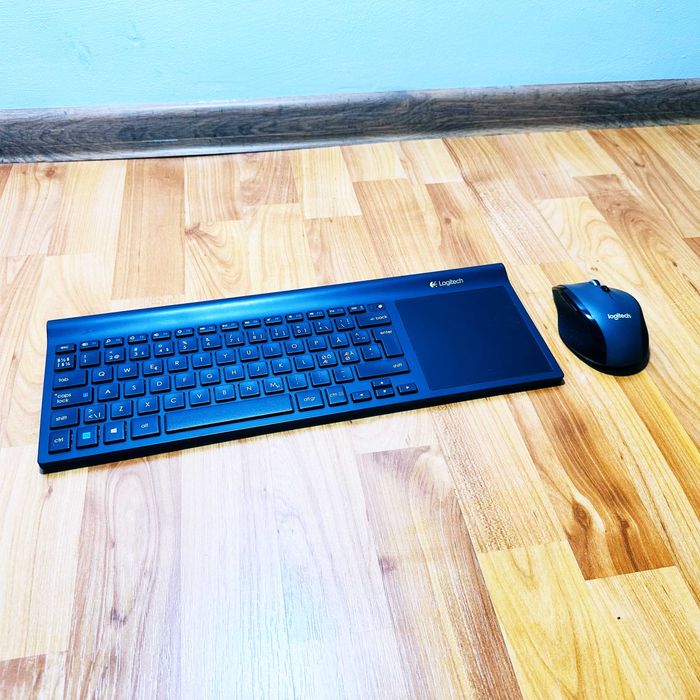 Set Logitech Wireless – Tastatură TK820 cu Touchpad + Mouse M705