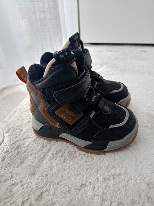 Продам ботинки осень весна детские