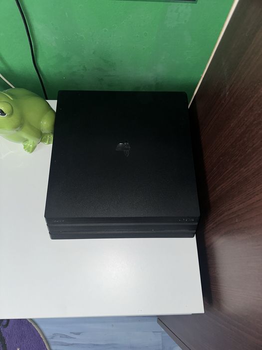Ps4 pro 1Tb 3 manete