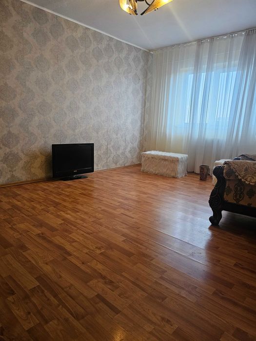Apartament cu 3 camere Topoloveni vis a vis de școala generală