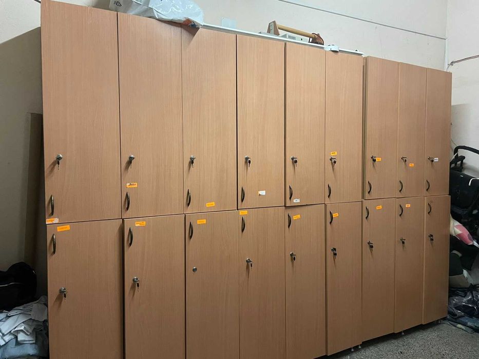 Шкафчета за работници / ученици – 3 шкафа в 1 модул | Запазени