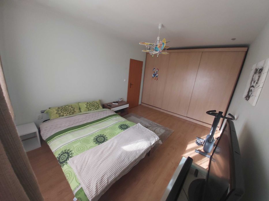Proprietar inchiriez apartament 3 camere, 2 bai V.Aaron