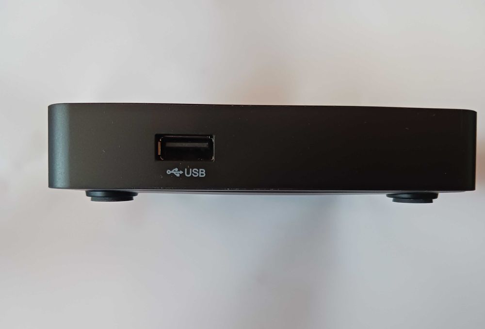 Продавам EON Tv Box модел KNSTB02 с безплатна телевизия