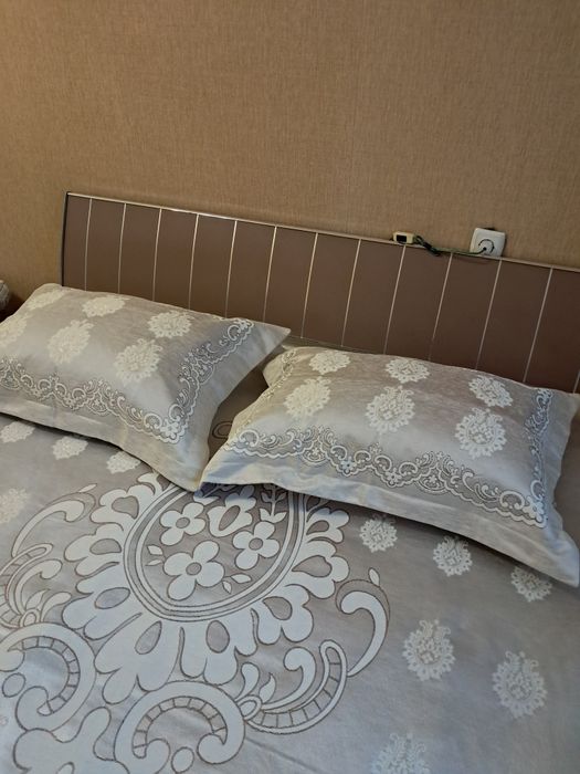 Для декора квартиры покрывало, подушки,плед,