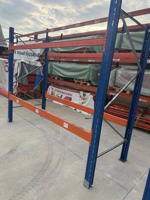 Raft metalic pentru depozitare