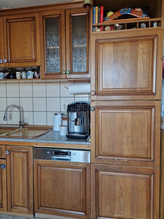 Кухня от масив с вградени уреди