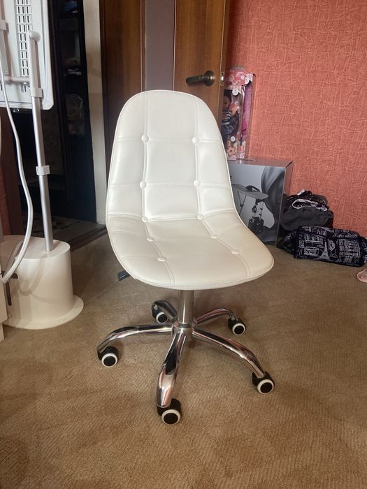 Продам крутящийся стул