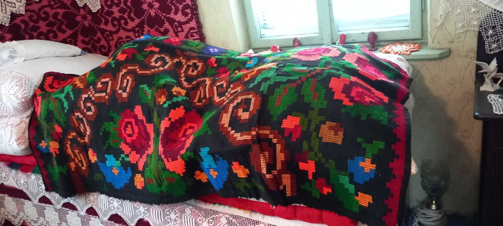 Vând coverturi - ,, lipideu ,, din lână țesute manual  - 1250 lei neg,