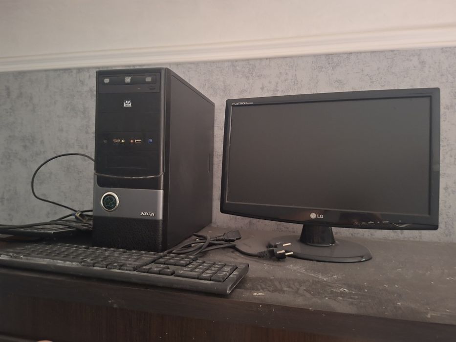 Фул пк  с Монитор LG Flatron W2043S рабочее состояние