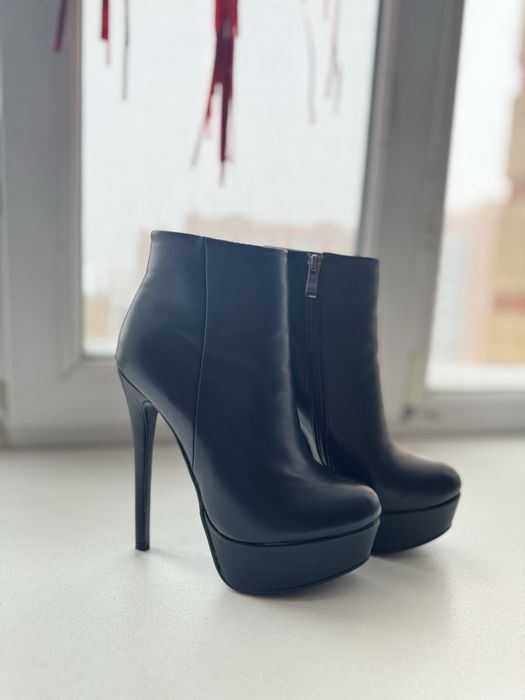 Продам новые ботильоны BASCONI