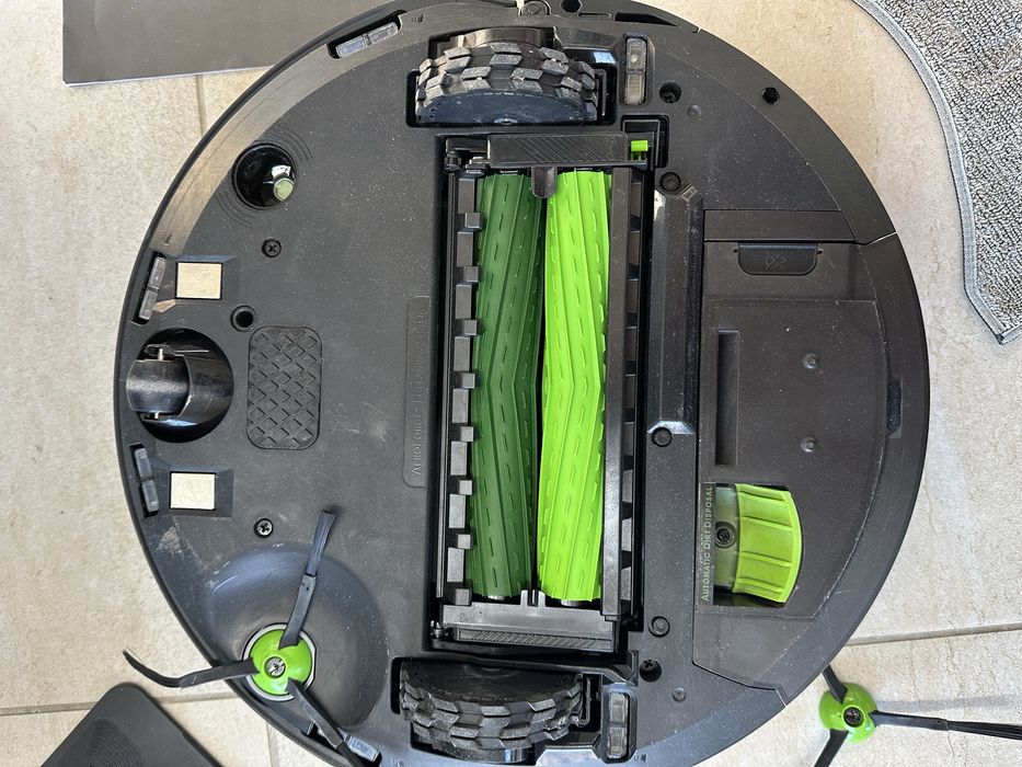 Robot aspirator iRobot Roomba Combo j7 (c7156)