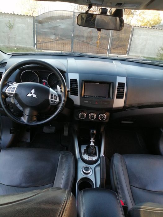 Vând mitsubishi outlander.   An 2011.    Masina personala
