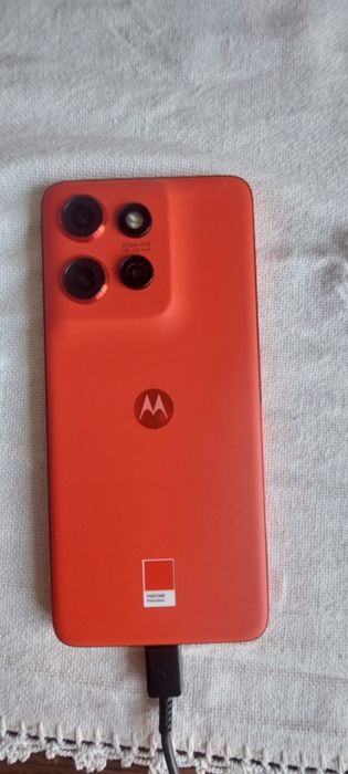 Motorola Edge 50 neo: На 1 година леко счупен екран но работи идеално! Без гаранция.