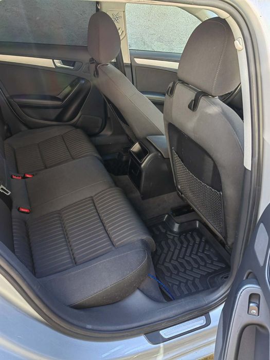 Vând autovehicul Audi