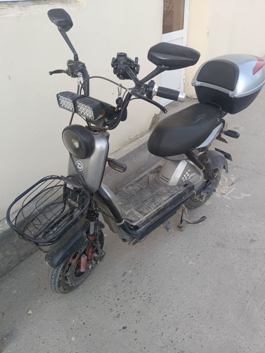 Электроскутер мини редлайн 72 вольт. 20 ампер.обмен есть...