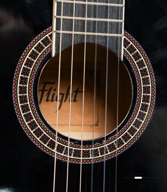 Srochna Gitara sotiladi hali yangi tim qora sumkasi ham bor