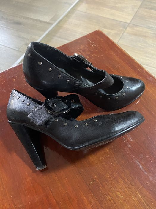Pantofi de piele