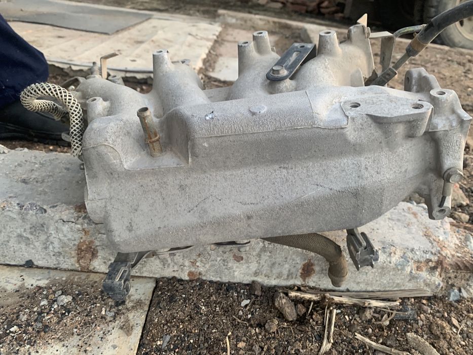 Впускной коллектор SR20 nissan.