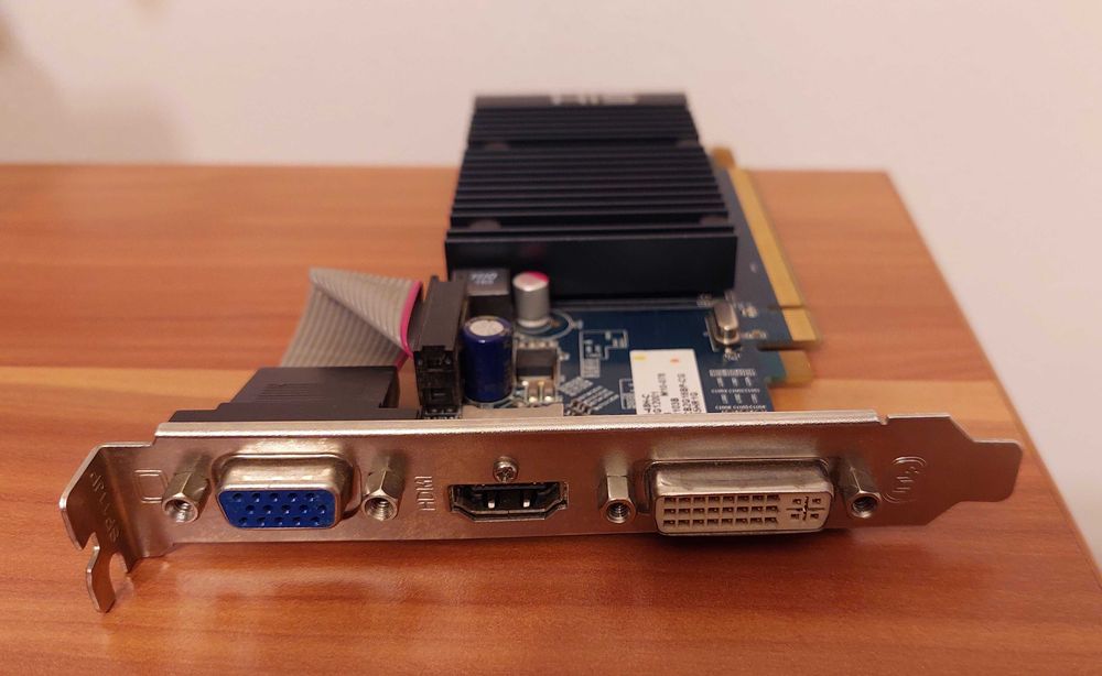 Placa video Nvidia PCI E 1 GB nu necesita alimentare suplimentara DVI VGA HDMI
