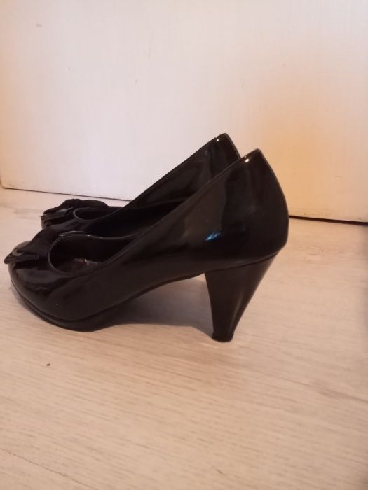 Дамски обувки с панделка