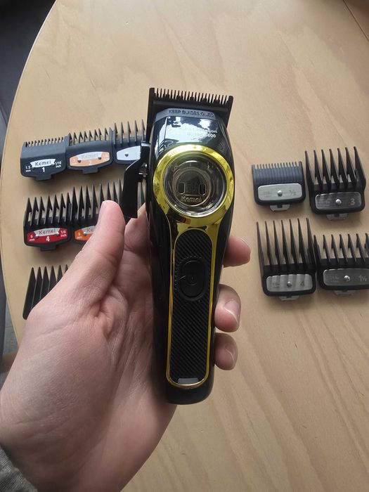 Машинка за подстригване Kemei KM 2373